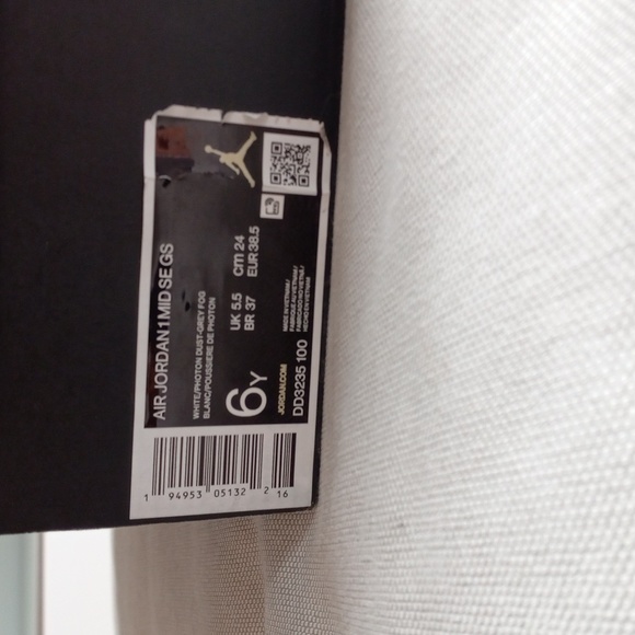 Air Jordan shoes - Picture 2 of 3